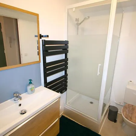 Apartment Cosy And Renovated Studio With Balcony And View *